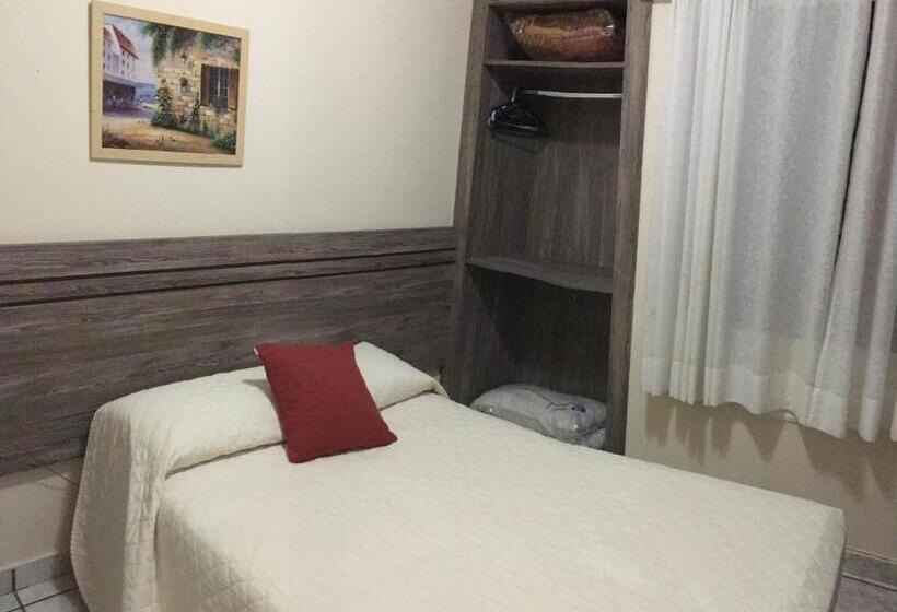 标准单人间, Internacional