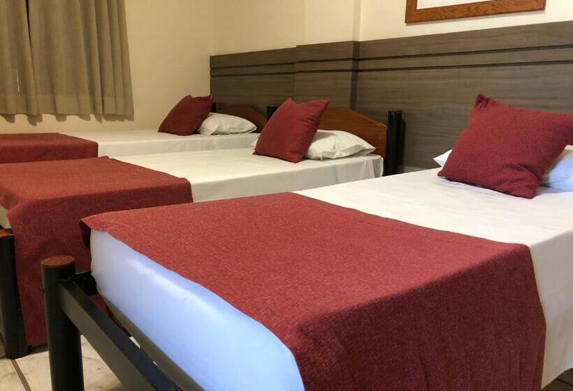 标准三人间, Internacional