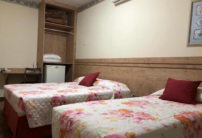 标准三人间, Internacional