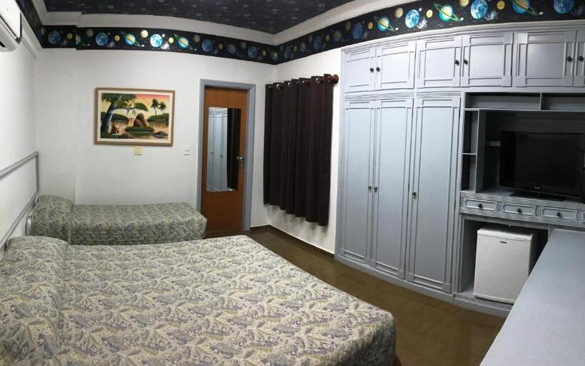 标准三人间, Internacional