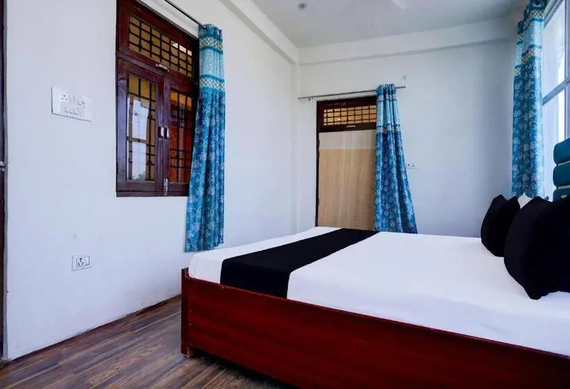 トリプルクラシックルーム, Oyo Akbarpur Inn