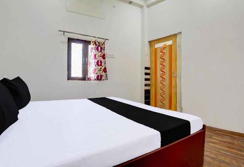 Трехместный Номер Классика, Oyo Akbarpur Inn