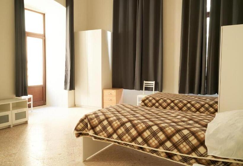 Łóżko we Wspólnym Pokoju, Hub Portanova