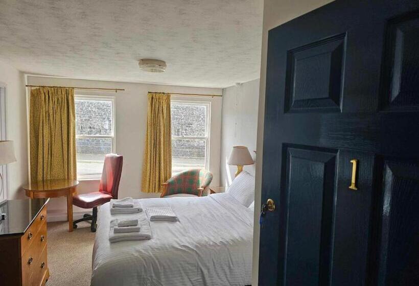 מיטת קינג בסוויטה, The Shipwright Inn