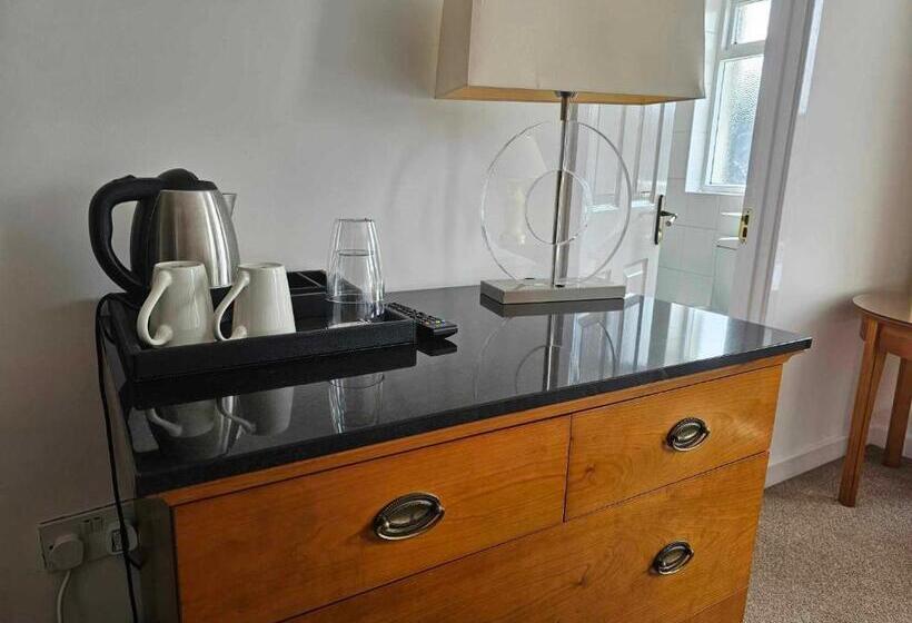 מיטת קינג בסוויטה, The Shipwright Inn