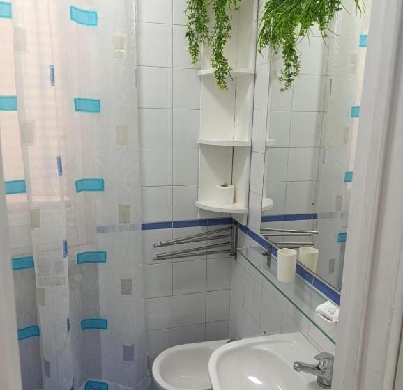 غرفة قياسية مزوَّدة بشُرفة, Torre Agada