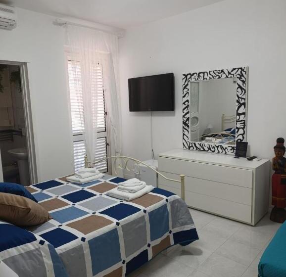 غرفة قياسية مزوَّدة بشُرفة, Torre Agada