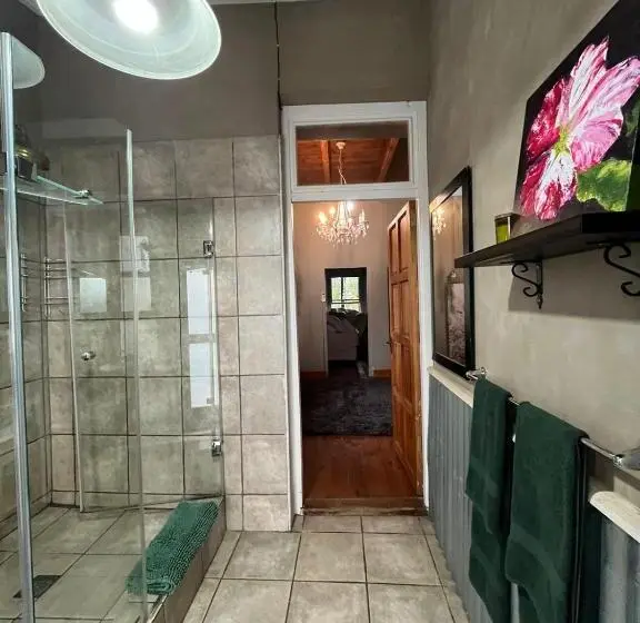 デラックスファミリールーム, Hephzibah Inn Guest House And Venue