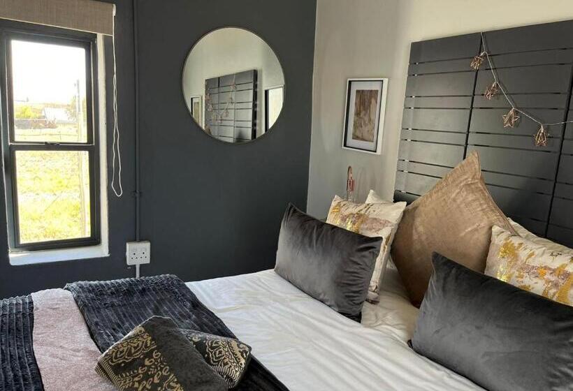 غرفة قياسية مطلّة علي الحديقة, Hephzibah Inn Guest House And Venue