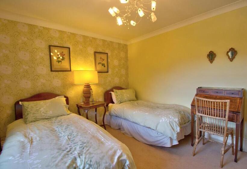 غرفة قياسية, West Compton Manor