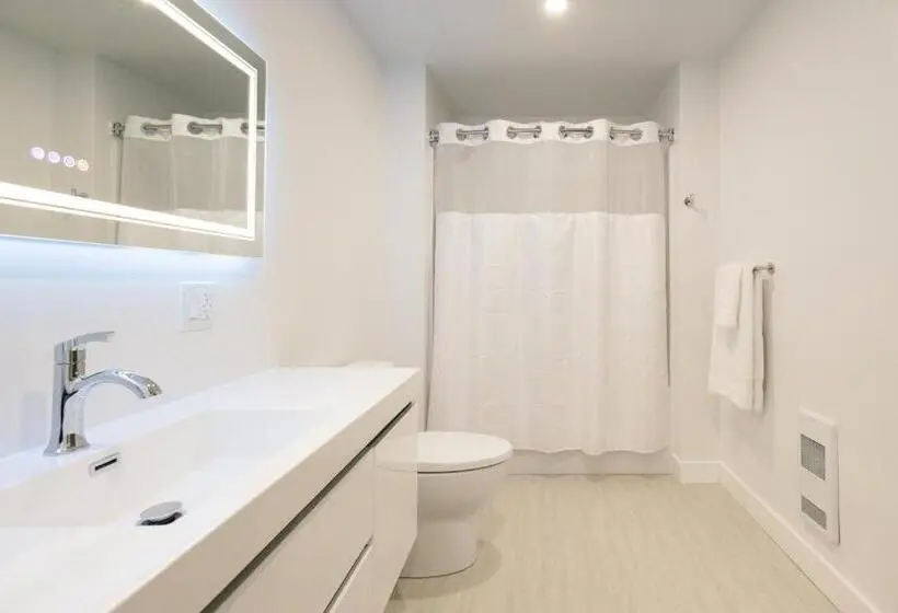 デラックスルーム, Homeport Suites & Residences