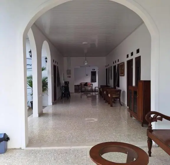 Studiou Familiar, Omah Watumas