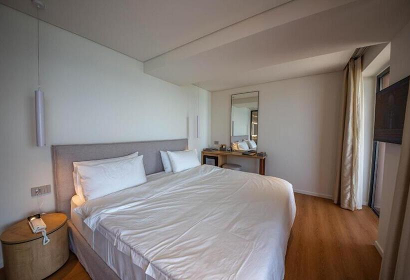 اتاق استاندارد با چشم‌انداز دریا, Vale