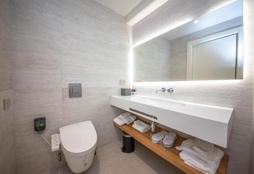 اتاق لوکس با چشم‌انداز دریا, Vale