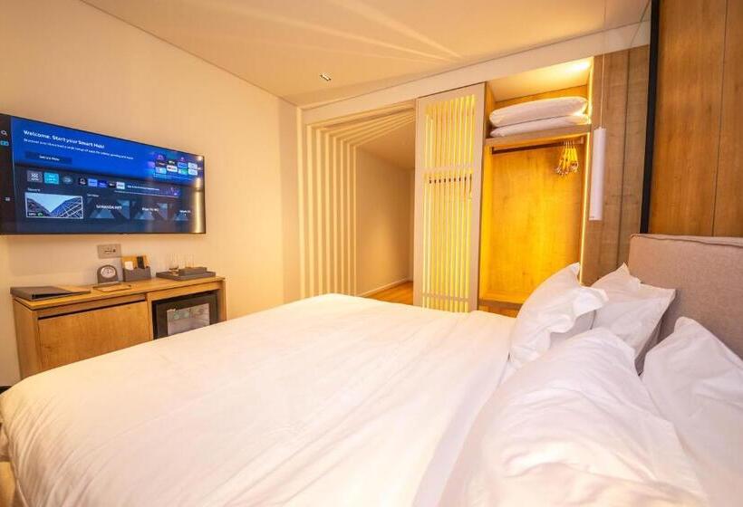 اتاق لوکس با چشم‌انداز دریا, Vale