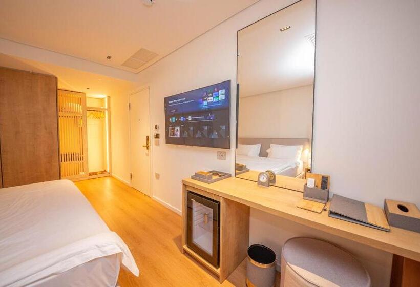 اتاق لوکس با بالکن و چشم‌انداز دریا, Vale