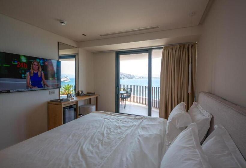 اتاق لوکس با بالکن و چشم‌انداز دریا, Vale