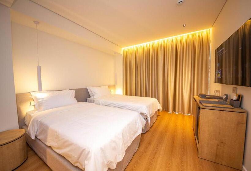 اتاق اساندارد با چشم‌انداز جانبی به دریا, Vale