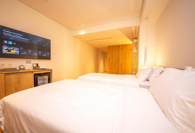 اتاق اساندارد با چشم‌انداز جانبی به دریا, Vale