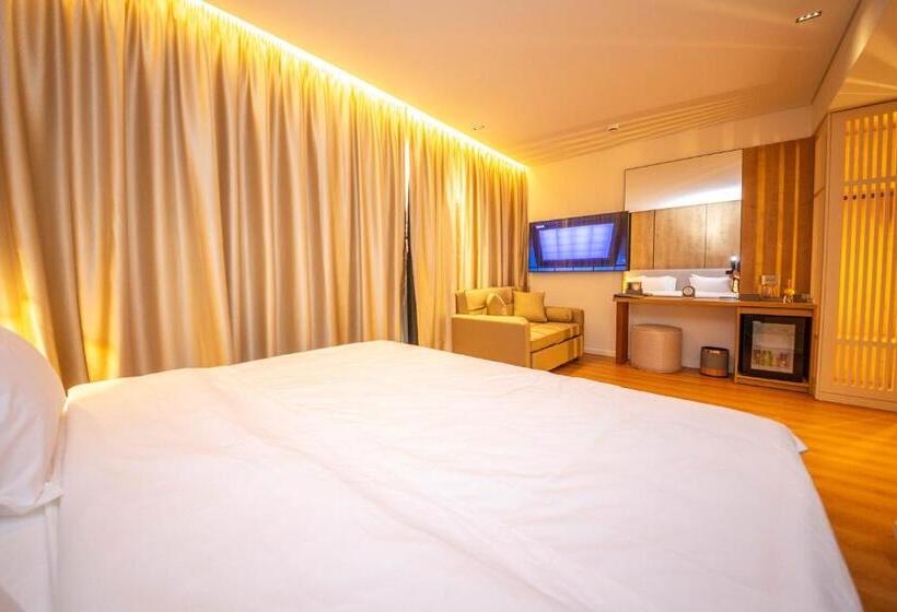 اتاق لوکس, Vale