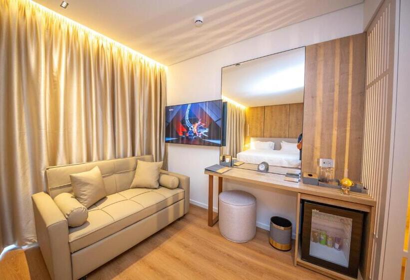 اتاق لوکس, Vale