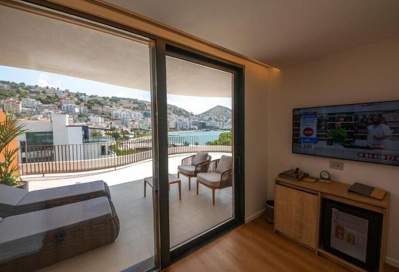 سوییت با چشم‌انداز دریا, Vale