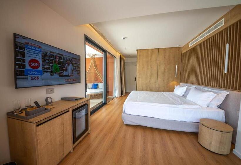 سوییت با چشم‌انداز دریا, Vale