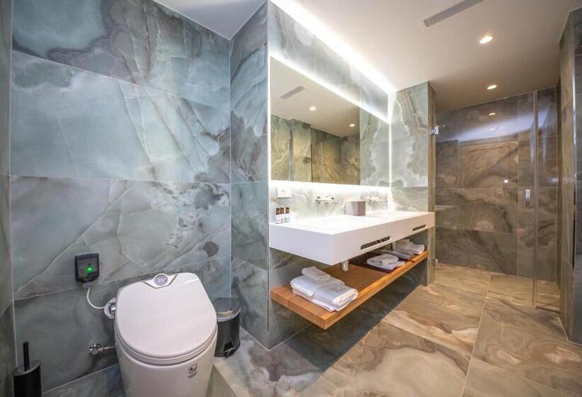 سوئیت با تخت بزرگ, Vale