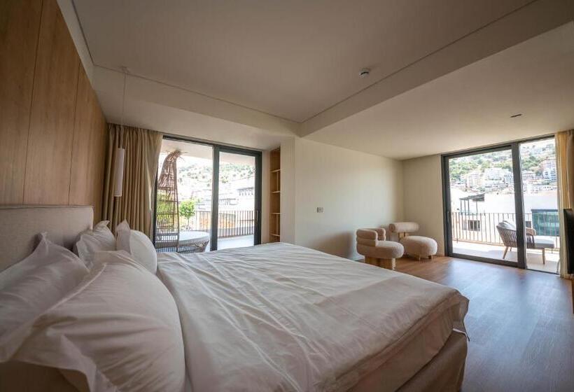 سوئیت با تخت بزرگ, Vale