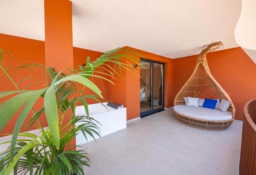 سوئیت با تخت بزرگ, Vale