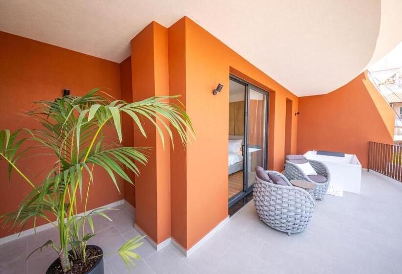 سوئیت با بالکن, Vale