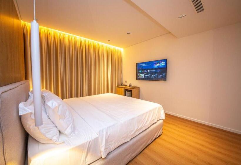 سوئیت با بالکن, Vale