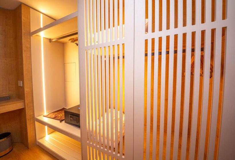 سوئیت با بالکن, Vale