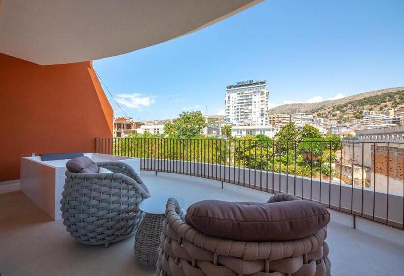 سوئیت با بالکن, Vale