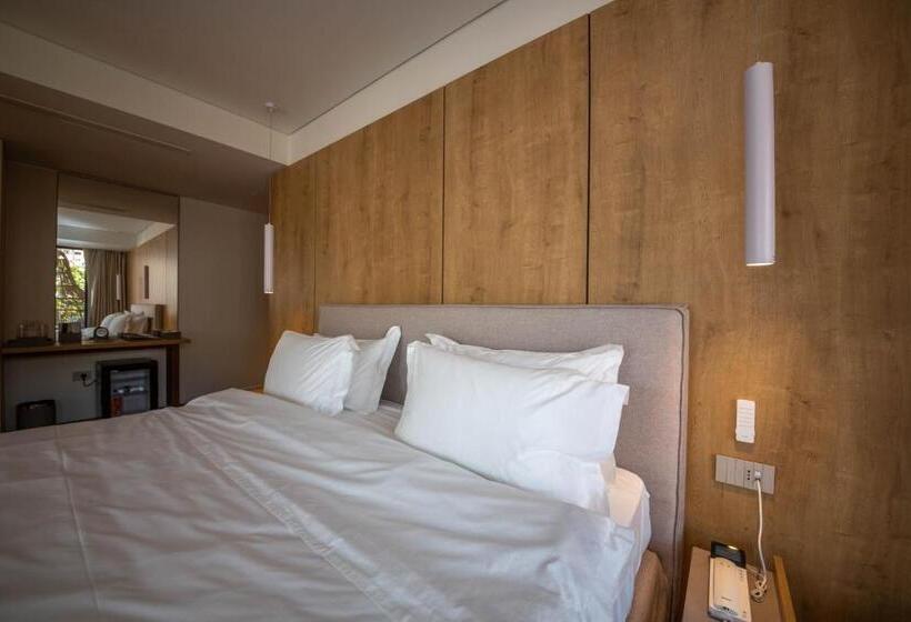 سوئیت با بالکن, Vale