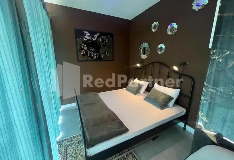 Camera Standard, Villa Layar Selorejo Redpartner