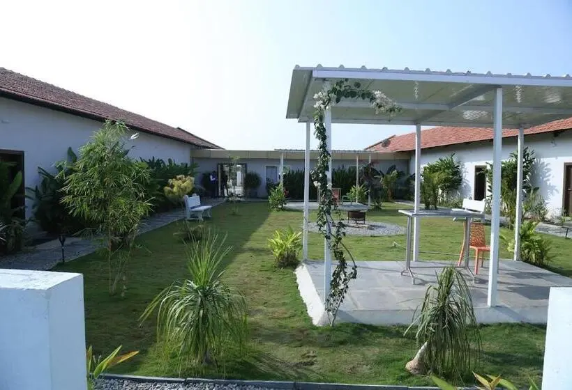 キングサイズベッドのスタンダードルーム, Nandi Farm Resort &