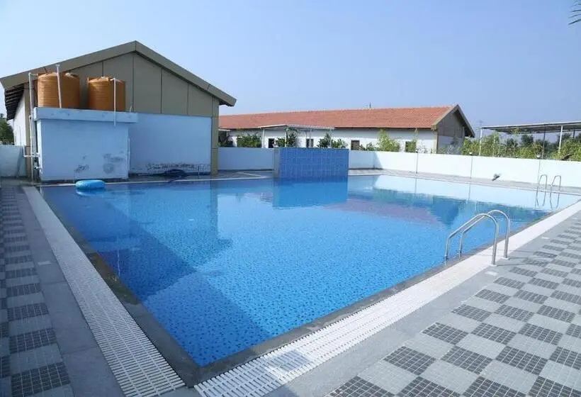 キングサイズベッドのスタンダードルーム, Nandi Farm Resort &