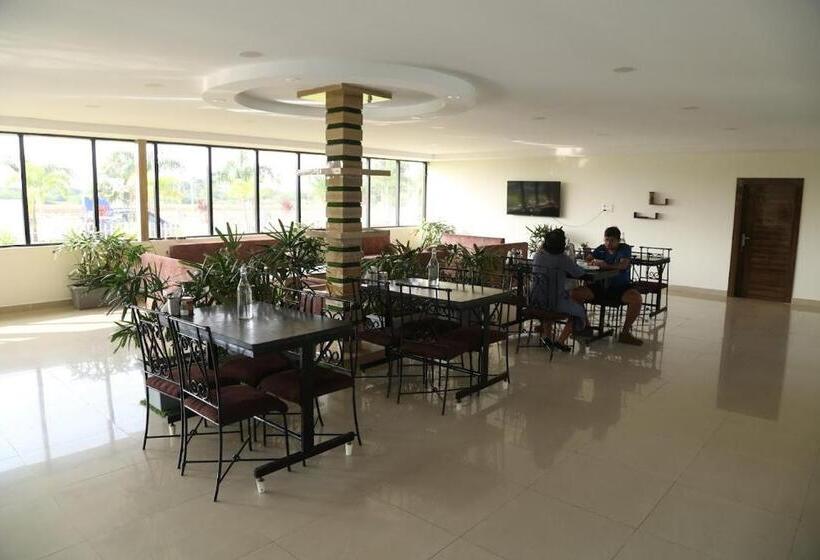 带大床的标准间, Nandi Farm Resort &