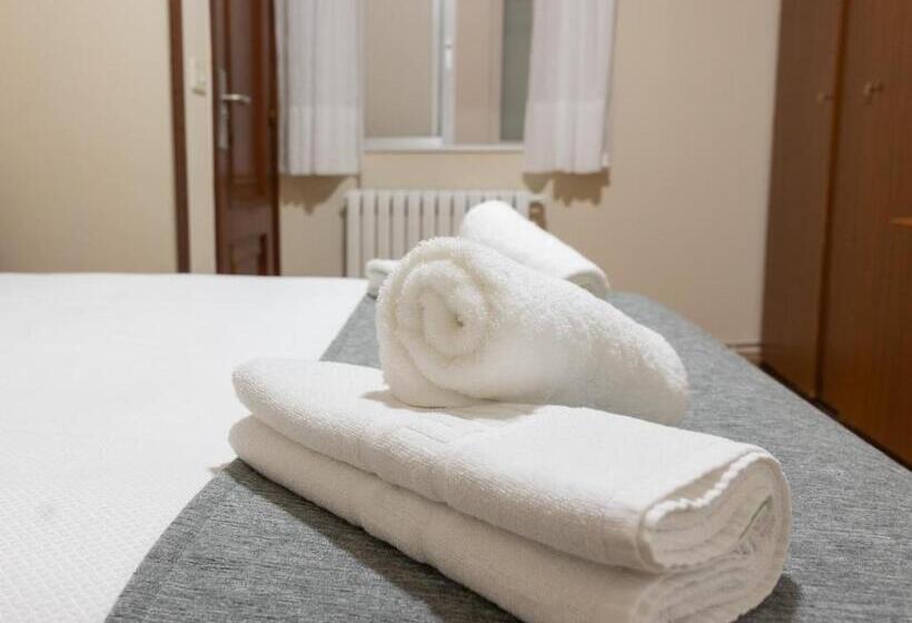 חדר אקונומי יחיד, Pensión A Codeseira Melide