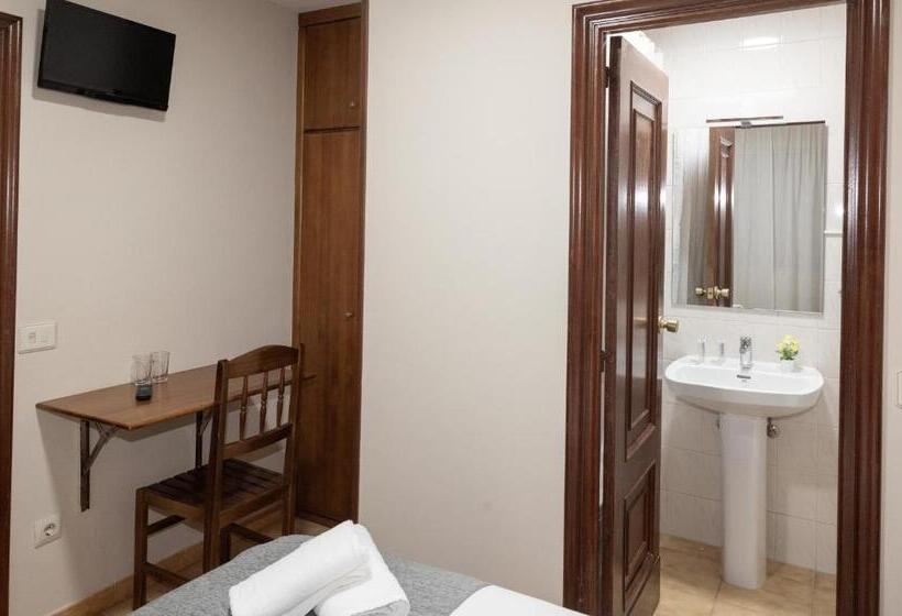 חדר אקונומי יחיד, Pensión A Codeseira Melide