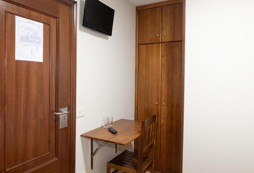 חדר אקונומי יחיד, Pensión A Codeseira Melide