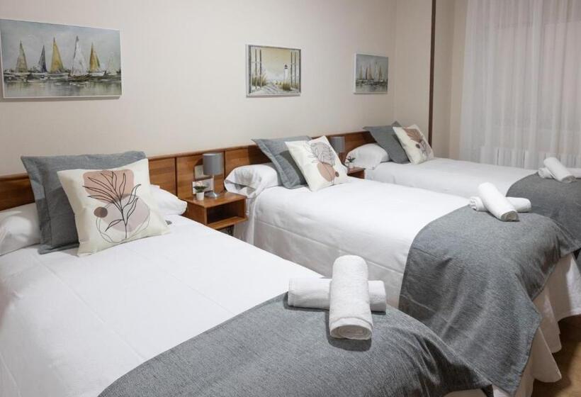 חדר אקונומי לשלושה, Pensión A Codeseira Melide