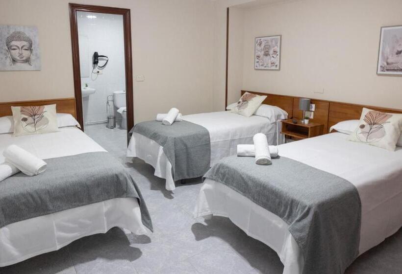 חדר אקונומי לשלושה, Pensión A Codeseira Melide