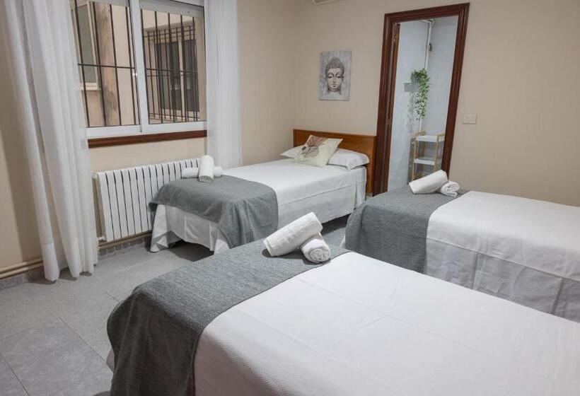 חדר אקונומי לשלושה, Pensión A Codeseira Melide