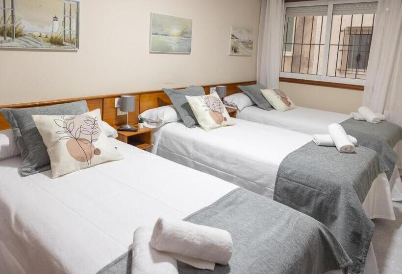 חדר אקונומי לשלושה, Pensión A Codeseira Melide