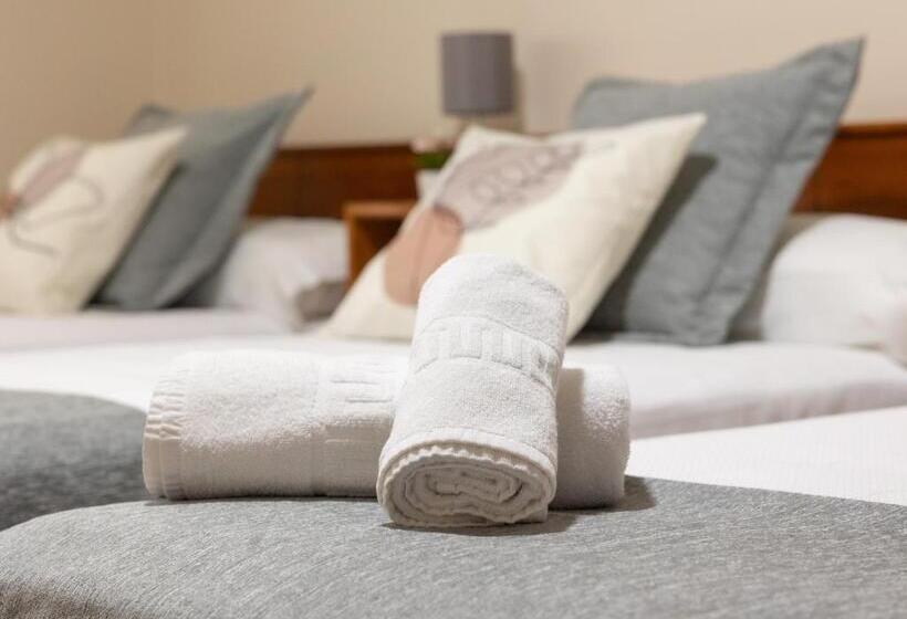 חדר סטנדרט לשלושה, Pensión A Codeseira Melide