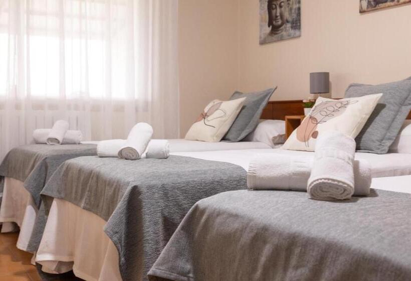 חדר סטנדרט לשלושה, Pensión A Codeseira Melide