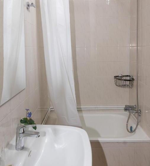 חדר סטנדרט לשלושה, Pensión A Codeseira Melide