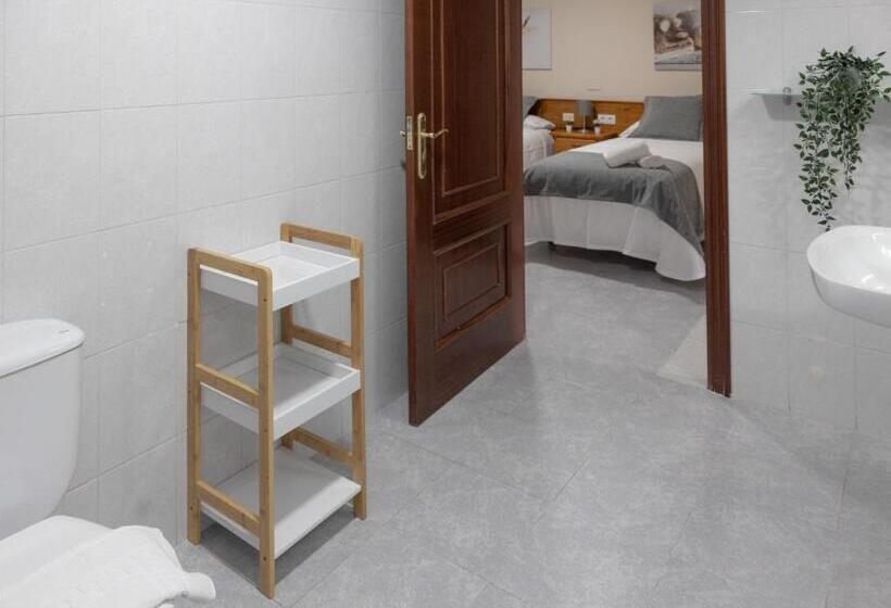 חדר סטנדרט מותאם לאדם עם מוגבלויות, Pensión A Codeseira Melide